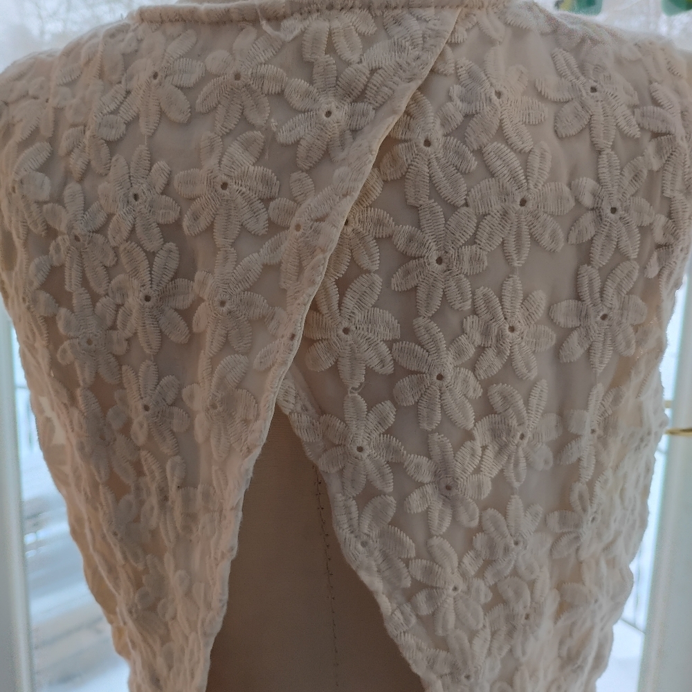 Elegant White Lace Dress By Blu Pepper - Picture 14 of 15